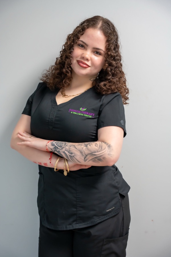 Stephanie Diaz — Front Desk